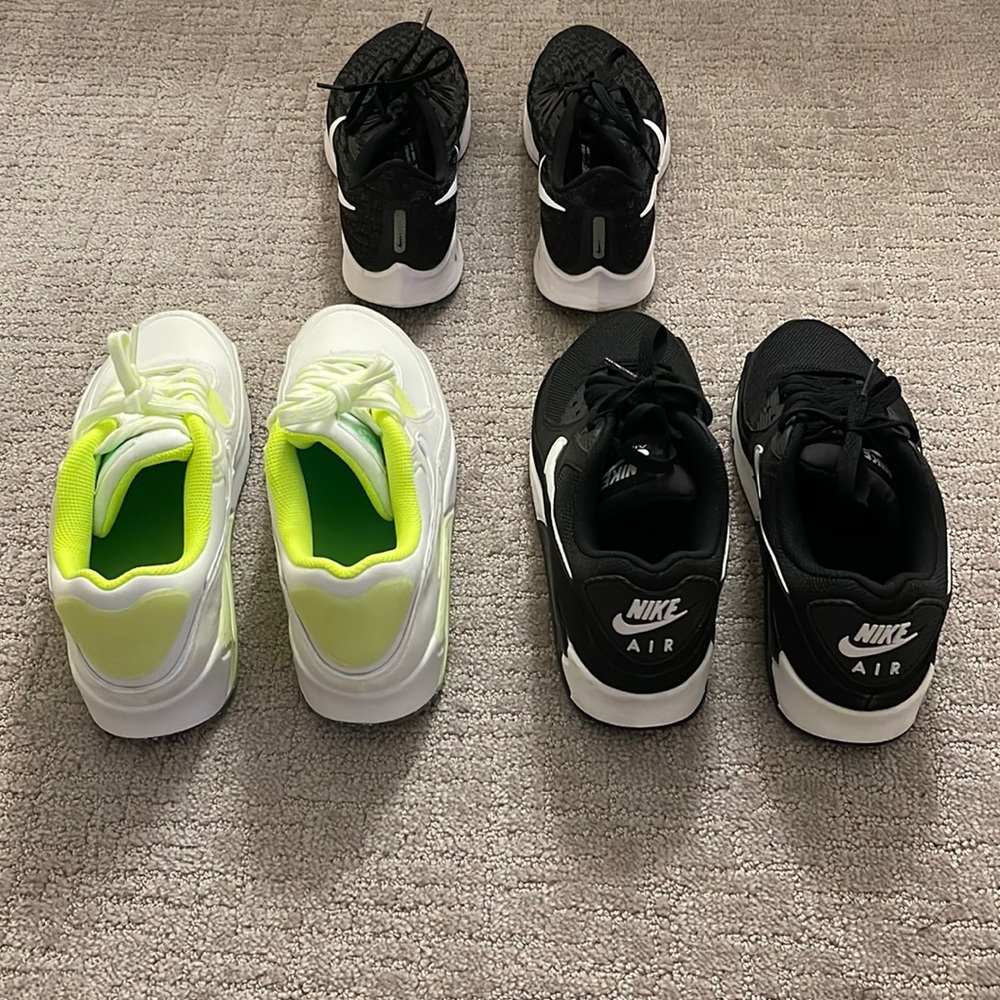 Practically new bundle of Nikes!😍
